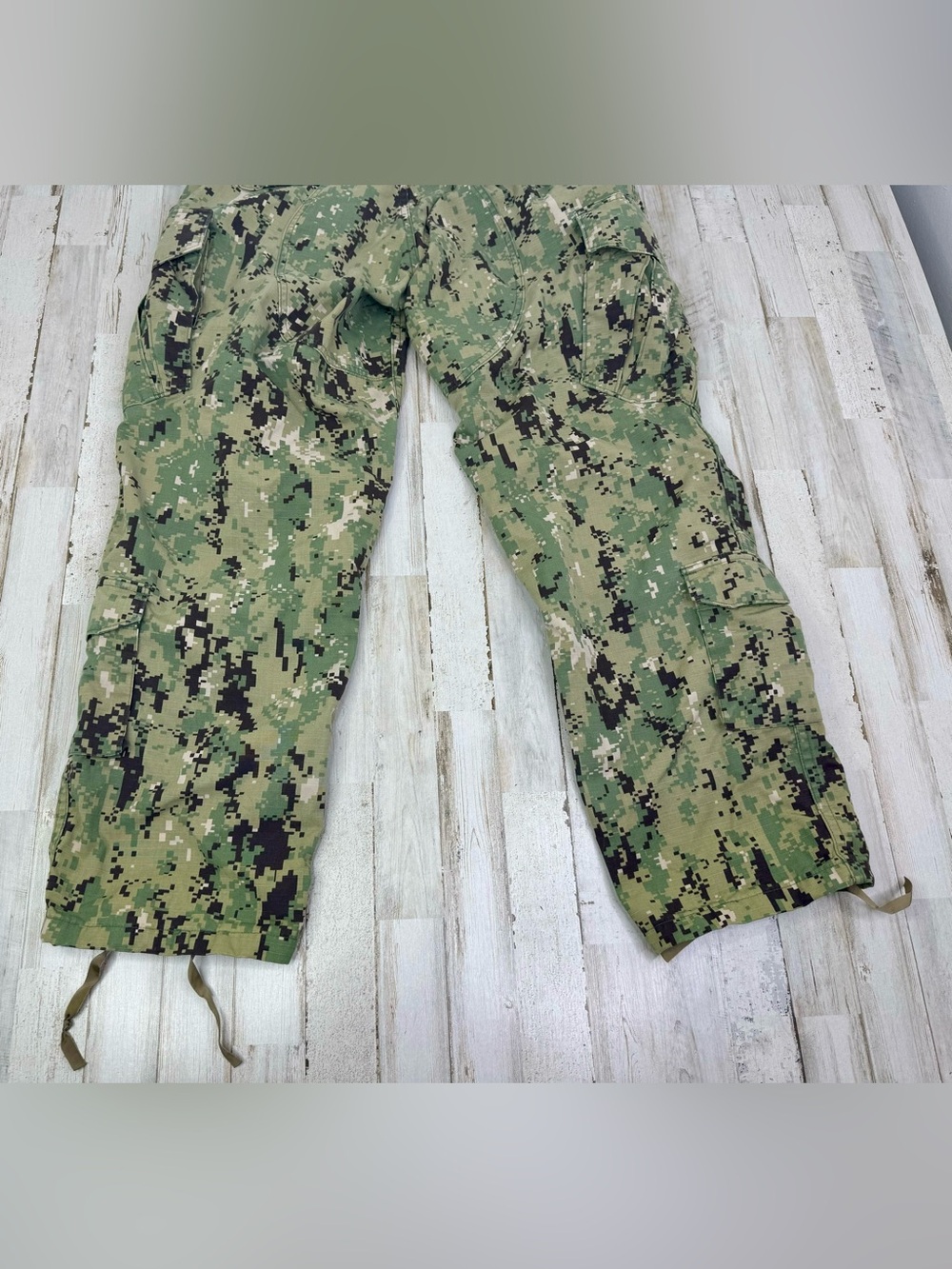 US Navy Pants Mens Medium Short Green NWU Type III Camo Cargo Seals Work Uniform - Picture 10 of 10